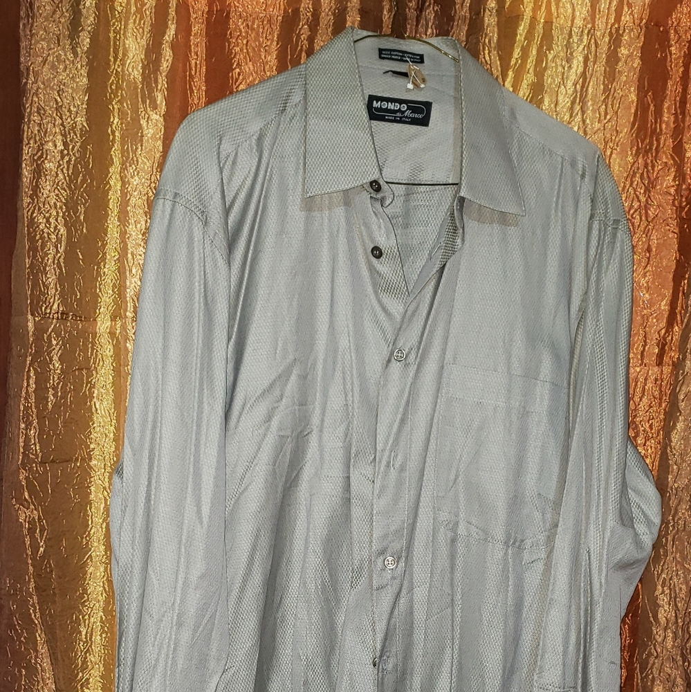 Previously loved mens long sleeve Mondo dress shirt.